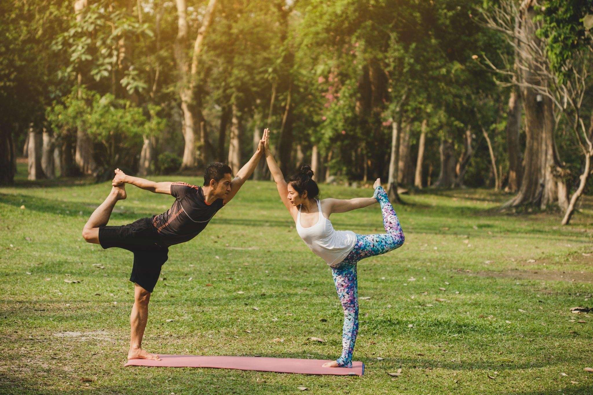 Lợi ích không ngờ của Yoga đôi và 5 tư thế yoga đôi