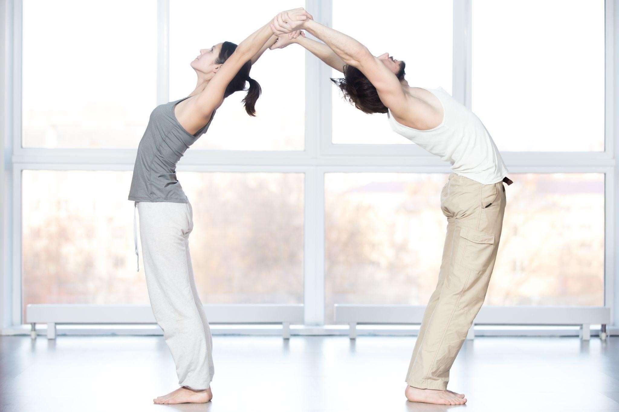 Lợi ích không ngờ của Yoga đôi và 5 tư thế yoga đôi